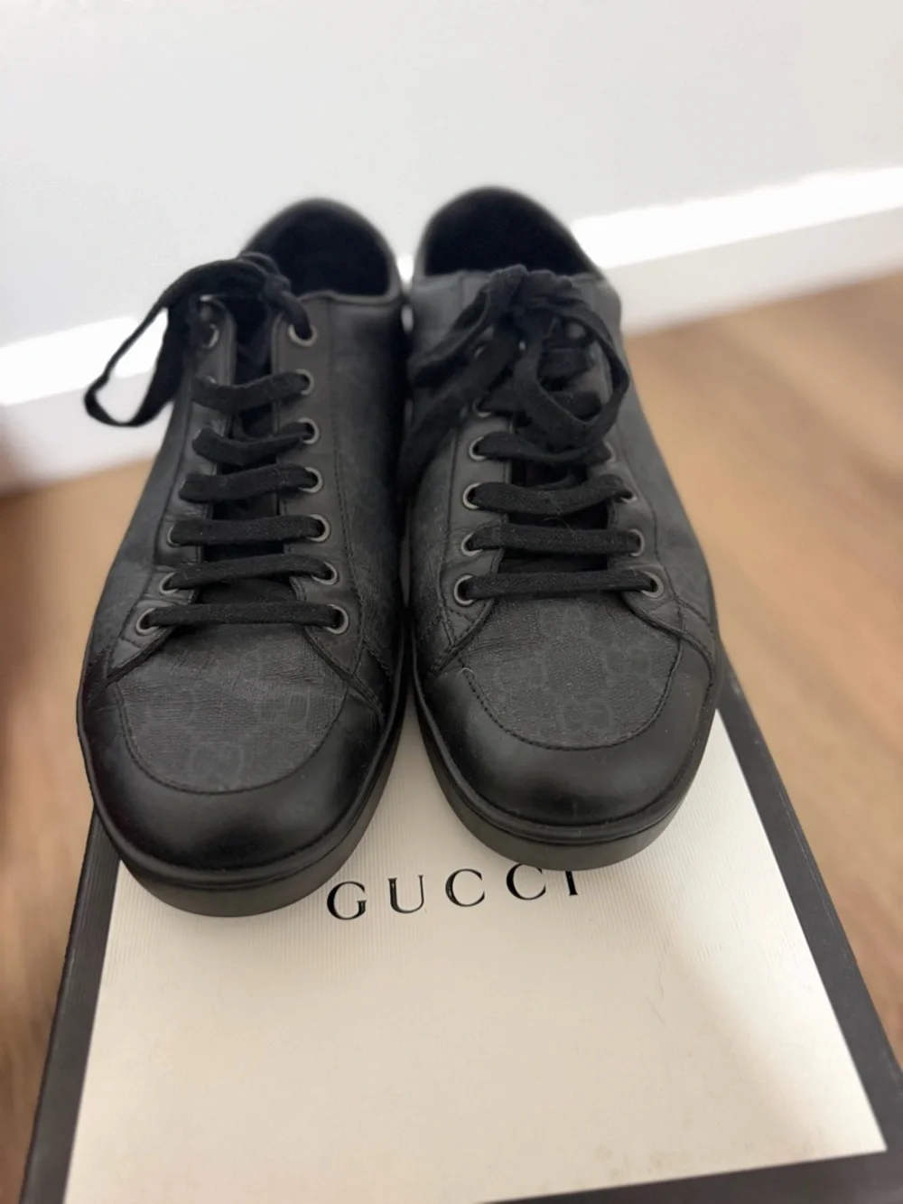 Gucci Men's Black Low-Top Lace-Up Sneakers